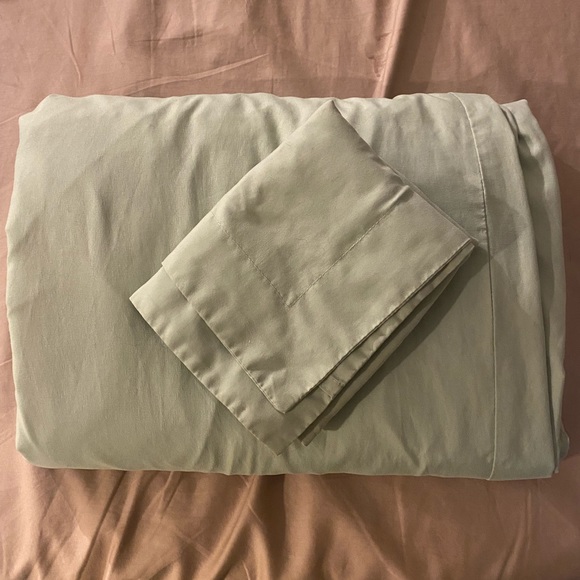 Safe Green Duvet Cover and One Pillow Covering - Picture 2 of 3